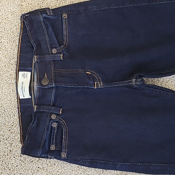 Worn once Boys Abercrombie kids straight jeans size 7/8 - Picture 2 of 5